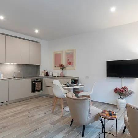 Campania - Ristrutturato Nuovo Vicino M4 Apartament *